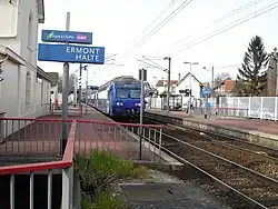 Arrivée d'une rameVB 2N en direction de Saint-Leu-la-Forêt.