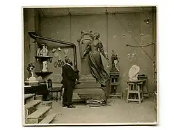 Ernest Bussière dans son atelier, collection du musée de l'Ecole de Nancy
