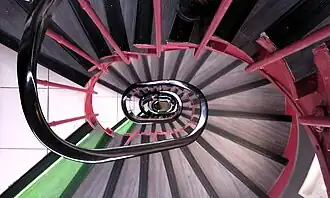 Escalier en colimaçon dans un immeuble appartement de Bruxelles