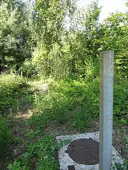 Le puits no&nbsp;2 dans son environnement.