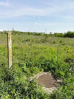 Le puits no&nbsp;1 dans son environnement.