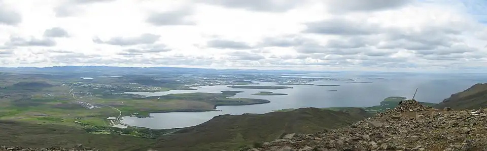 Vue panoramique de Reykjavík, vue depuis le sommet Þverfellshorn d'Esja.