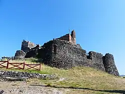 L'enceinte extérieure.