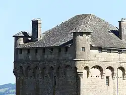 Chemin de ronde et échauguettes.