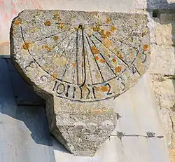 Cadran solaire sur l'église.