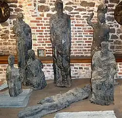 Vestiges des statues carbonisées dans l'incendie de 1976.