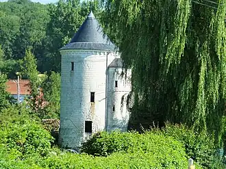 Tour du château du maréchal Philippe de Crèvecœur des Querdes.