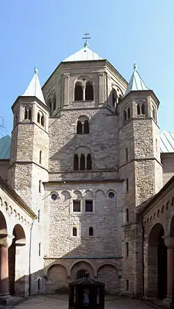 Cathédrale d'Essen, bâtiment ouest. 997-1002.