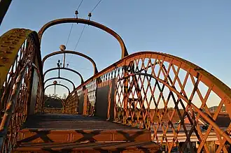 La passerelle en fer.