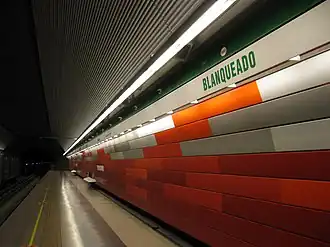 Une rame a la station.