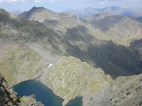 Estanys Forcats vus depuis la Roca Entravessada.