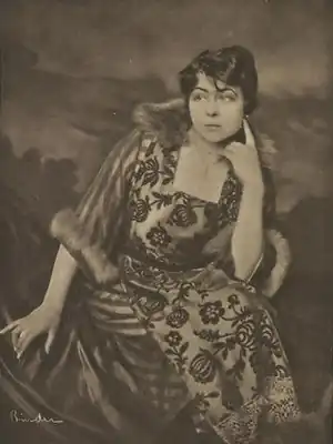 Esther Carena.