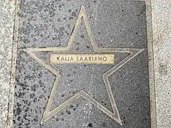 Stèle avec une étoile portant le nom d'une compositrice