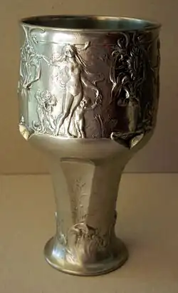 Gobelet en étain, localisation inconnue.