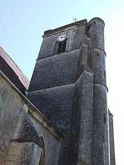 Face ouest du clocher de l'église.