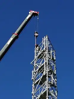 Montage du parafoudre sur le pylône.