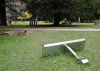 Eternity Now, Sylvie Fleury. 2016, dans le cadre de Open End, Cimetière des Rois, Genève