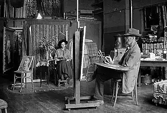 No&nbsp;115 : Étienne Buffet dans son atelier, peignant sa femme Cornélie Blanchemain lors d'une permission en octobre 1916.