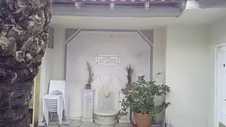 Cour dans la synagogue.