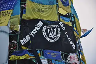 Le drapeau des rebelles du Kholodnyï Iar lors de l'Euro maïdan en 2013 à Kiev.