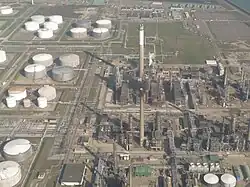 vue aérienne d'une raffinerie