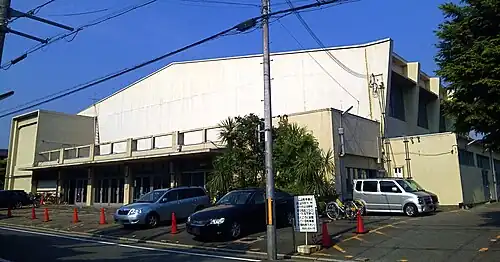 Ancien gymnase de l'université de Ritsumeikan, au nord de l'Institut Saint-Thomas