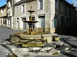 La fontaine Bugeaud.