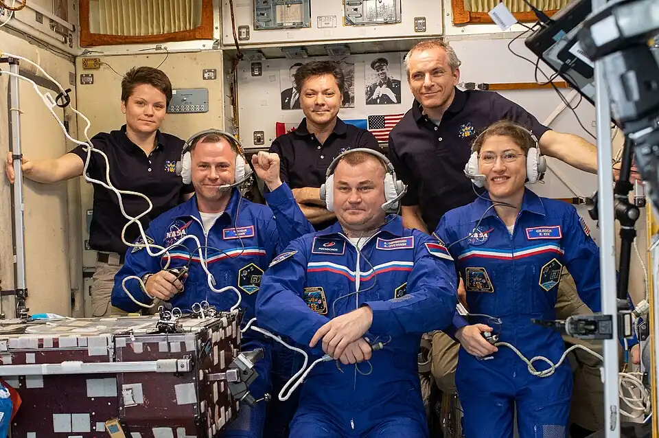 Cérémonie d'arrivée de l'Expédition 59 dans le module Zvezda.