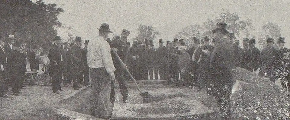 Le général Galliéni pose la première pierre du palais de Madagascar, 14 juin 2005