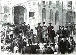 Dessin monochrome de trois jésuites, chacun accompagné d'un parlementaire, recevant les marques de respect d'une foule tenue à distance par les forces de l'ordre.