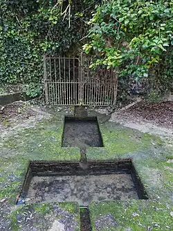 Une autre source au nord-est de l'église.