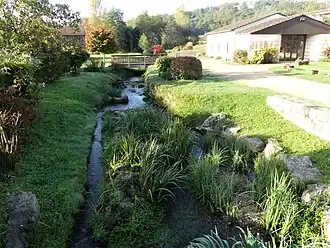L'Eyraud dans le bourg de Laveyssière.