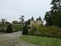 Château vu du parc.