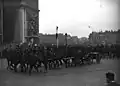 Canon de 75 modèle 1897 du 32e&nbsp;RAD devant l'Arc de triomphe de l'Étoile le 11 novembre 1934.