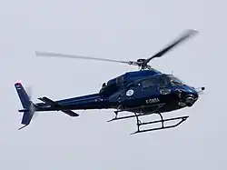 Hélicoptère caméra suivant la course.