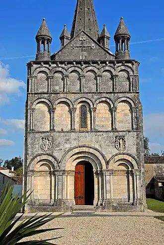 La façade.