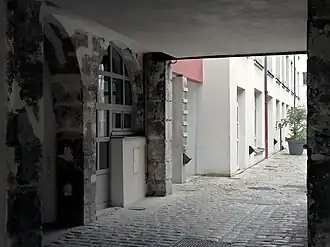 Passage entre les cours n°1 et n°2.