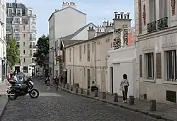 Rue vue en direction de la rue Ravignan.