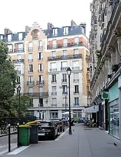 Rue vue en direction de la rue Théophile-Roussel.