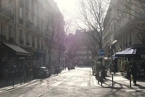 La rue de Maubeuge, au niveau de la rue Lamartine, en direction de la place Kossuth.