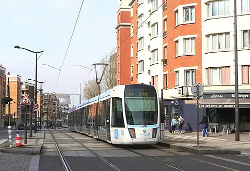 La rame n° 306 en livrée Île de France mobilités, remplacent l'ancienne aux couleurs de la RATP en anticipation de l'ouverture à la concurrence de cette ligne.