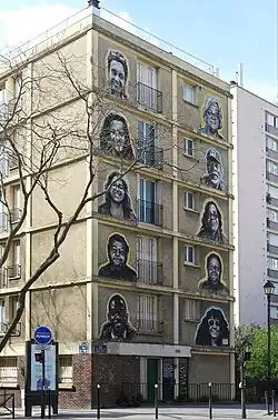 Immeuble aux n°160 et suivants.