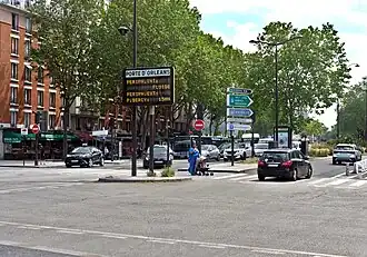 La porte d'Orléans vue depuis le boulevard Brune.