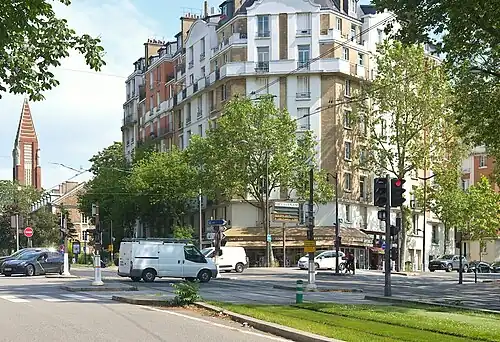 La porte de la Plaine vue depuis le boulevard Lefebvre.