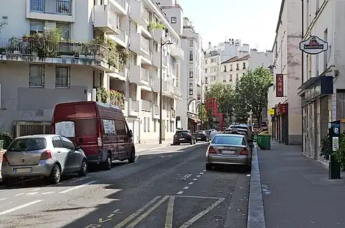 La rue vue depuis l'avenue d'Ivry.
