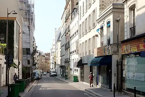 La rue vue depuis la rue de Vaugirard.