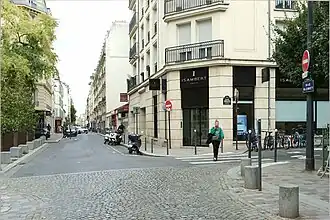 La rue au niveau du square Adolphe-et-Jean-Chérioux.