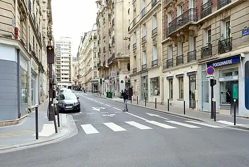 La rue vue depuis la rue Blomet.