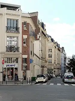 La rue Dombasle, à l'angle de la rue de Dantzig.