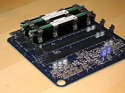 Carte mémoire de Mac Pro montrant les barrettes mémoire